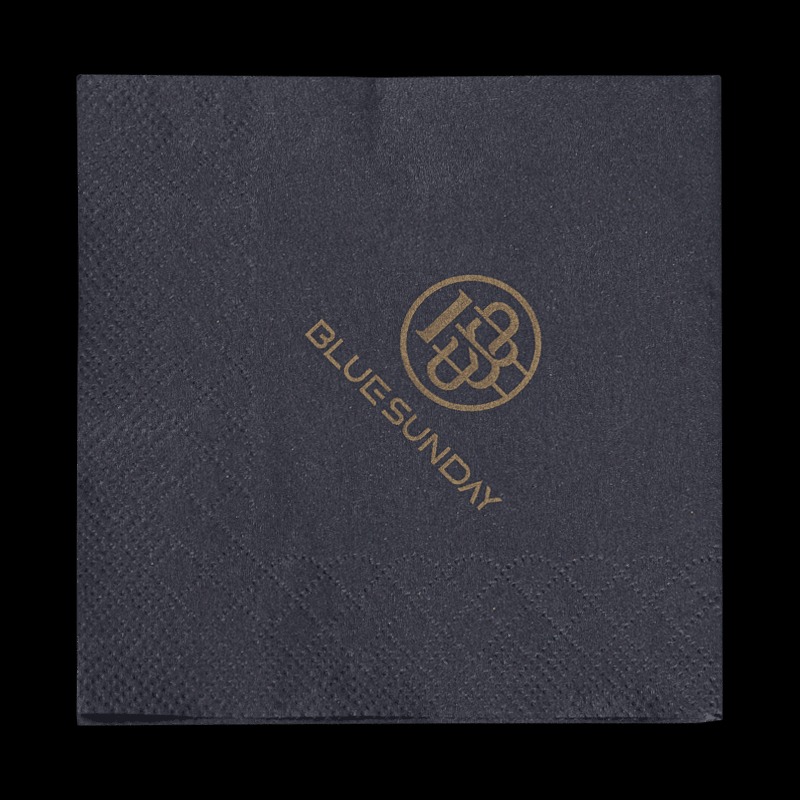 Alsidige papirservietter med trykt farve forbedrer den samlede oplevelse af begivenheden